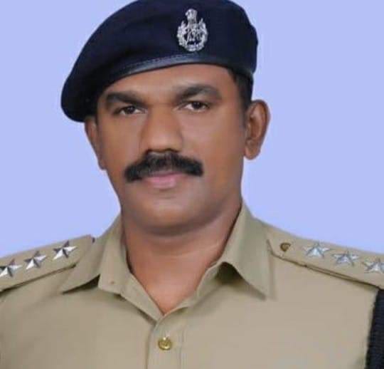 sy suresh dysp kerala police